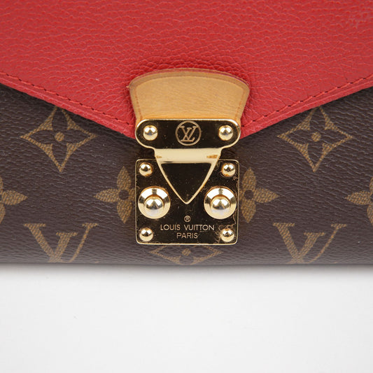 Palais Chain Shoulder Crossbody Bag