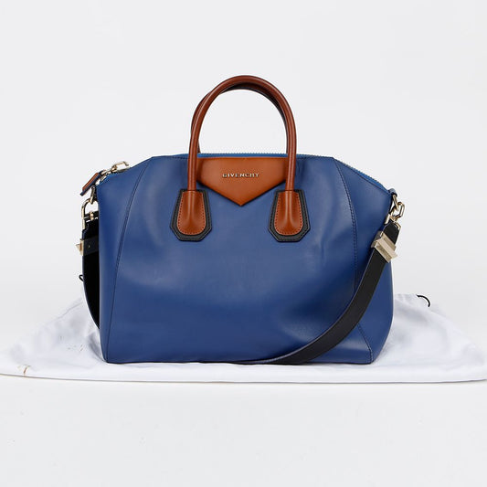 Antigona Medium Tote Shoulder Bag